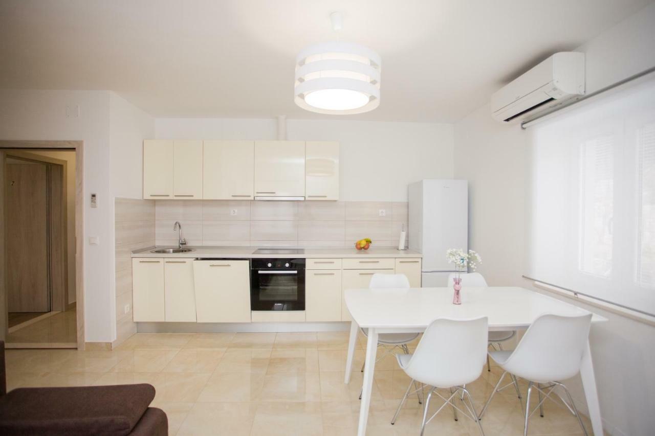 Apartment Bilo Омиш Экстерьер фото